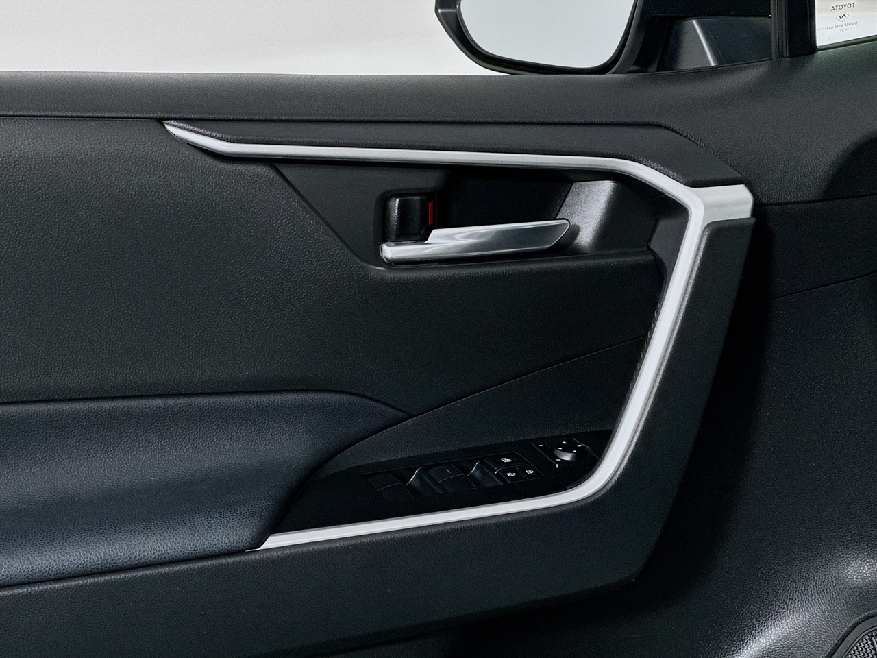 Toyota RAV4 Hybrid XLE AWD (Natl) 2021