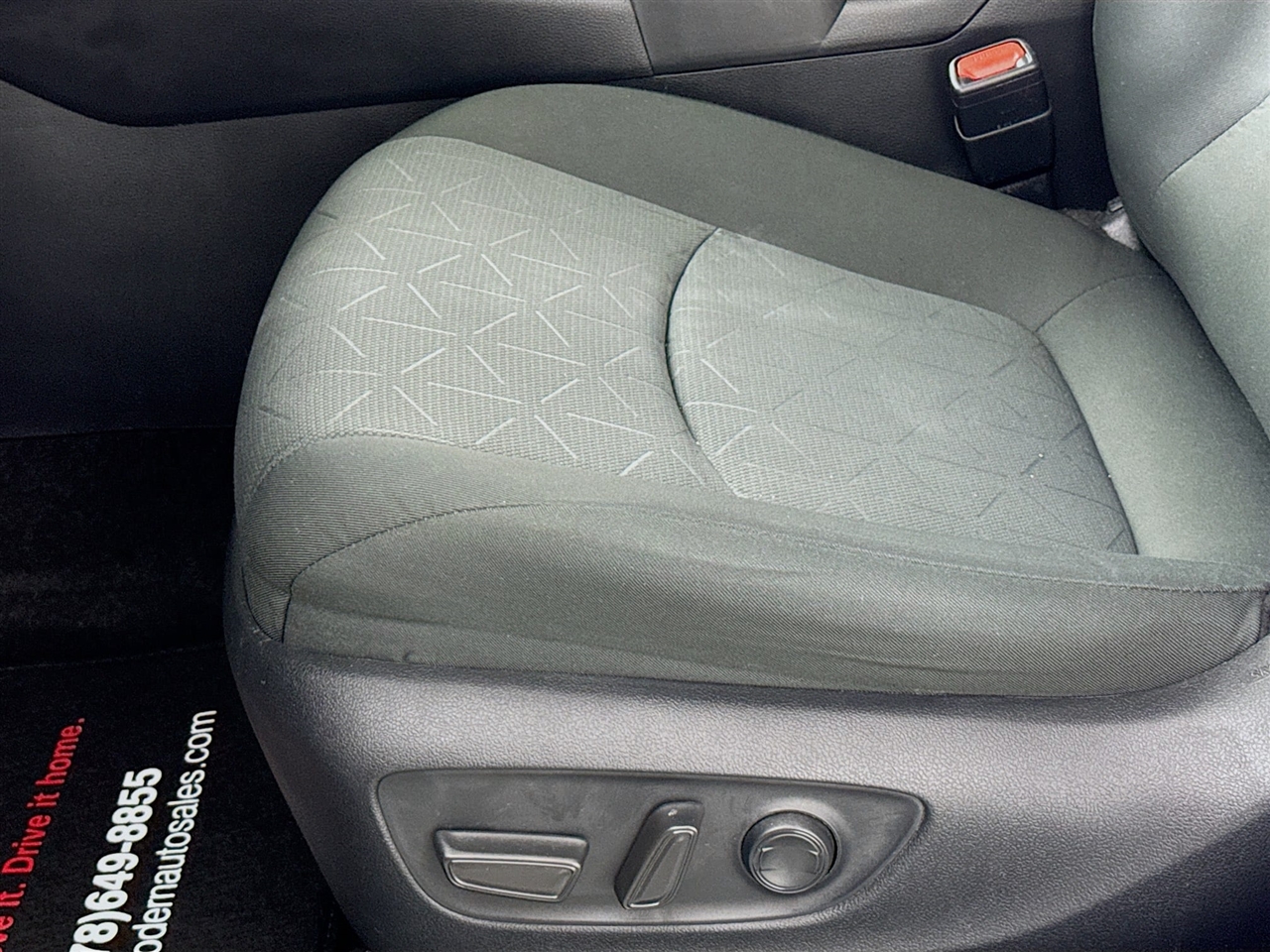 Toyota RAV4 Hybrid XLE AWD (Natl) 2021