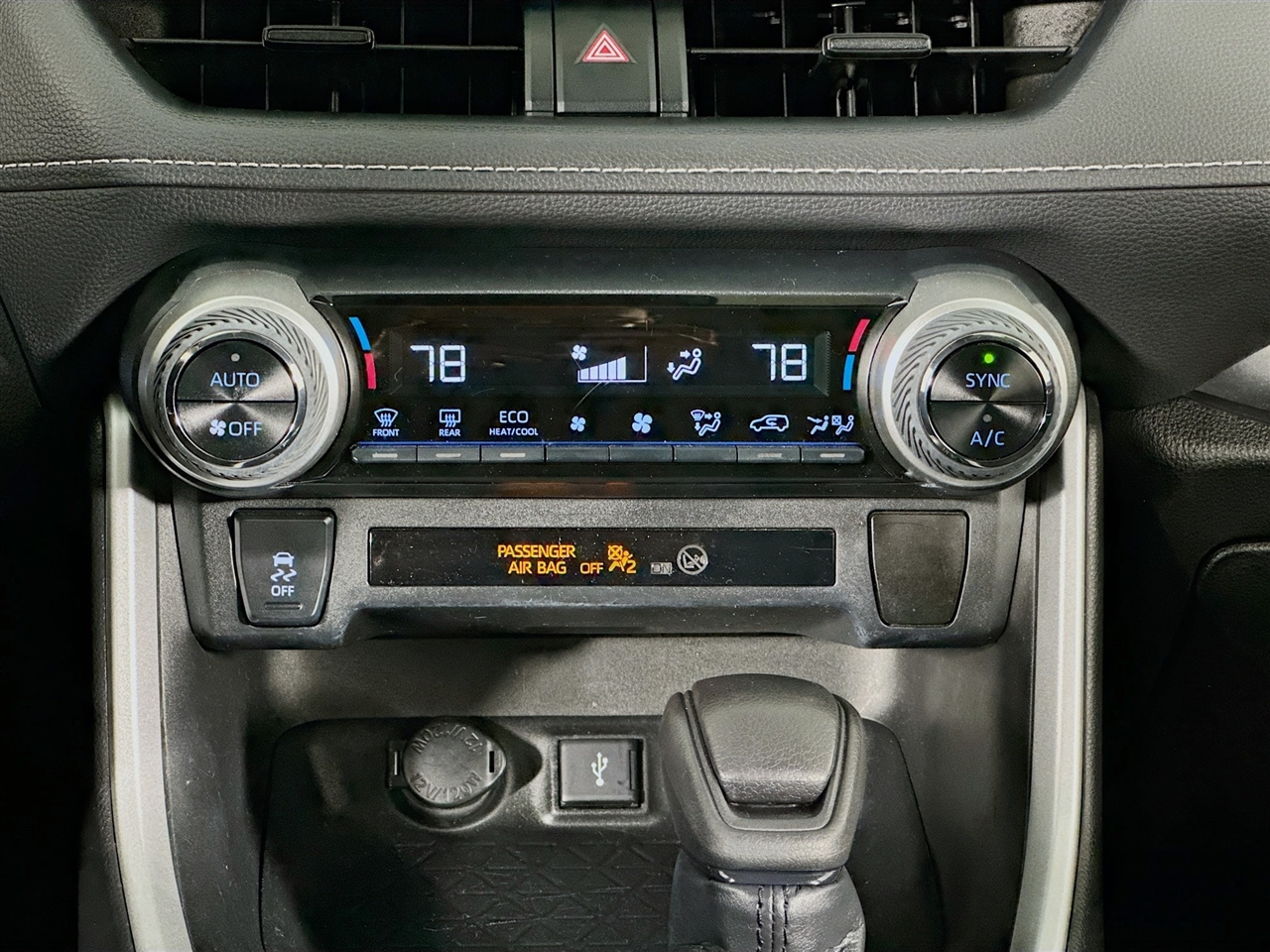 Toyota RAV4 Hybrid XLE AWD (Natl) 2021