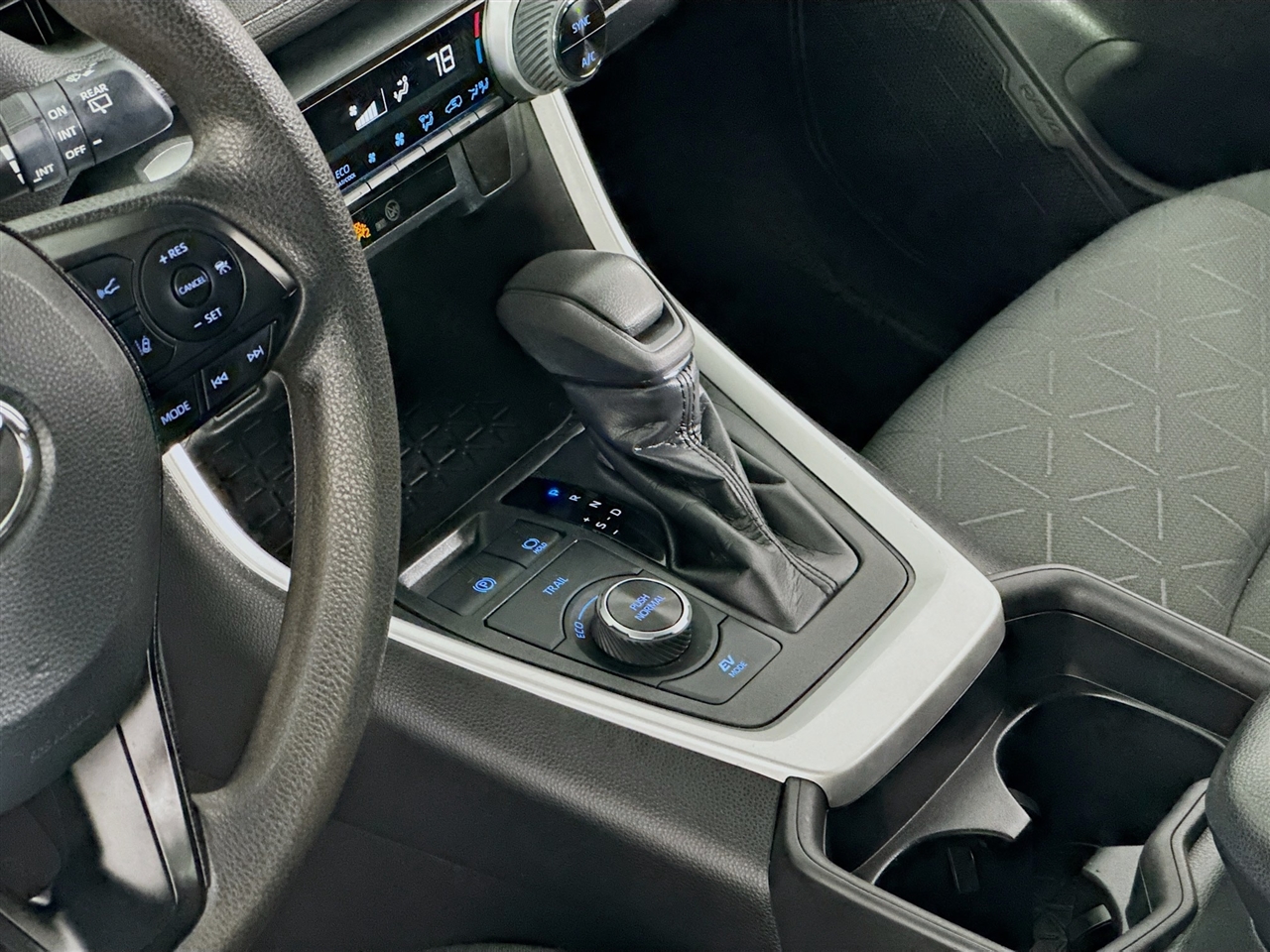 Toyota RAV4 Hybrid XLE AWD (Natl) 2021