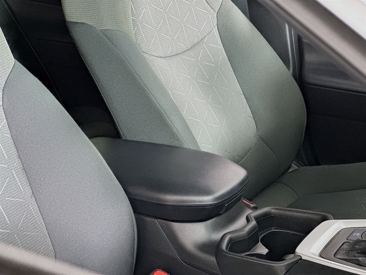 Toyota RAV4 Hybrid XLE AWD (Natl) 2021