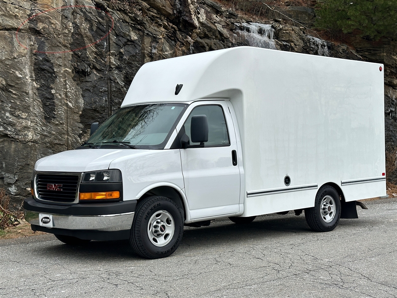 2022 GMC Savana Cutaway Work Van's photo