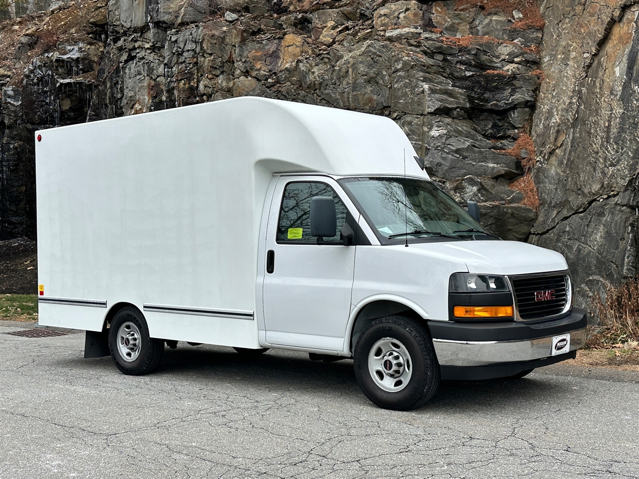 GMC Savana Commercial Cutaway 3500 Van 139" 2022