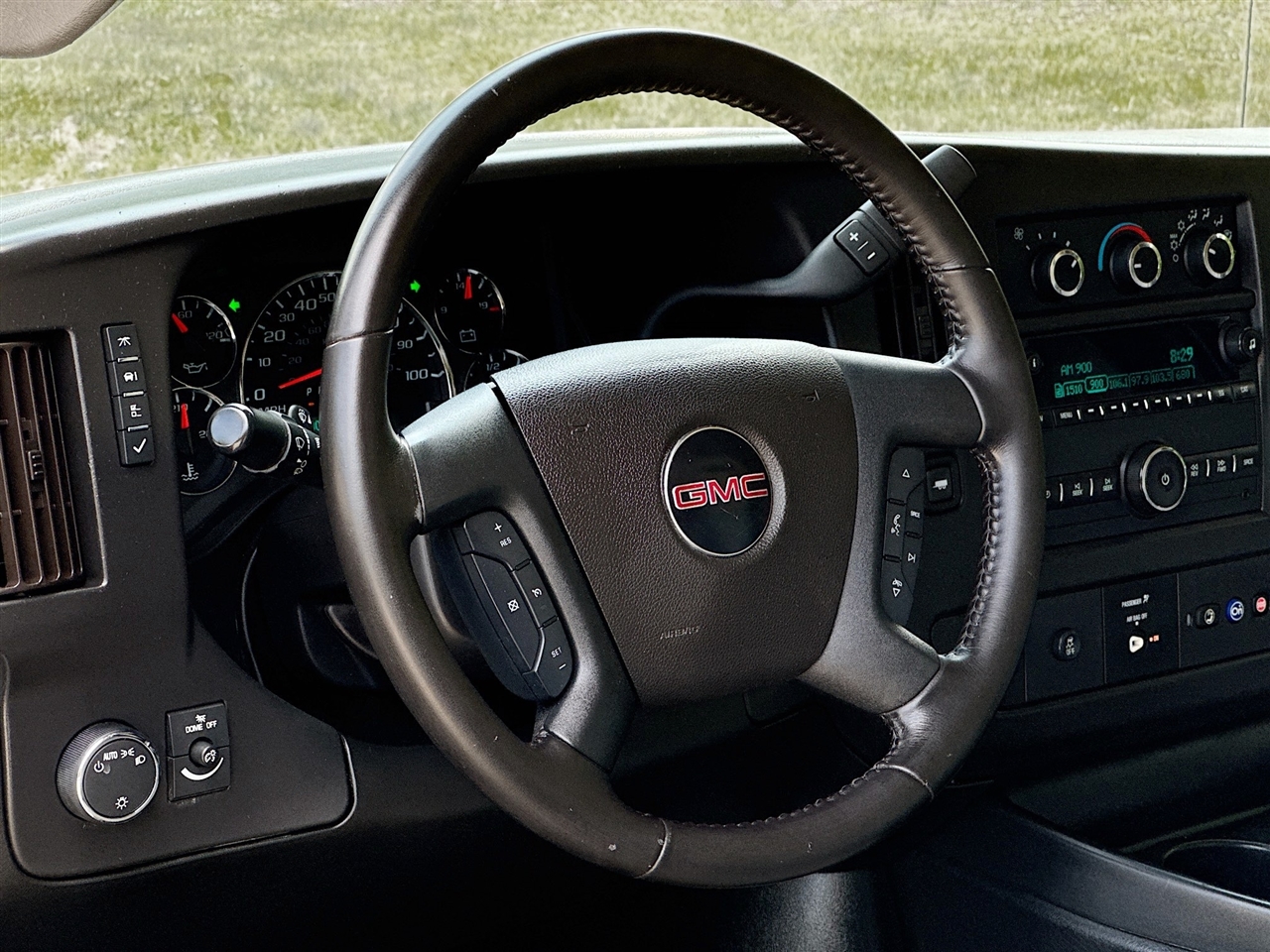 GMC Savana Commercial Cutaway 3500 Van 139" 2022