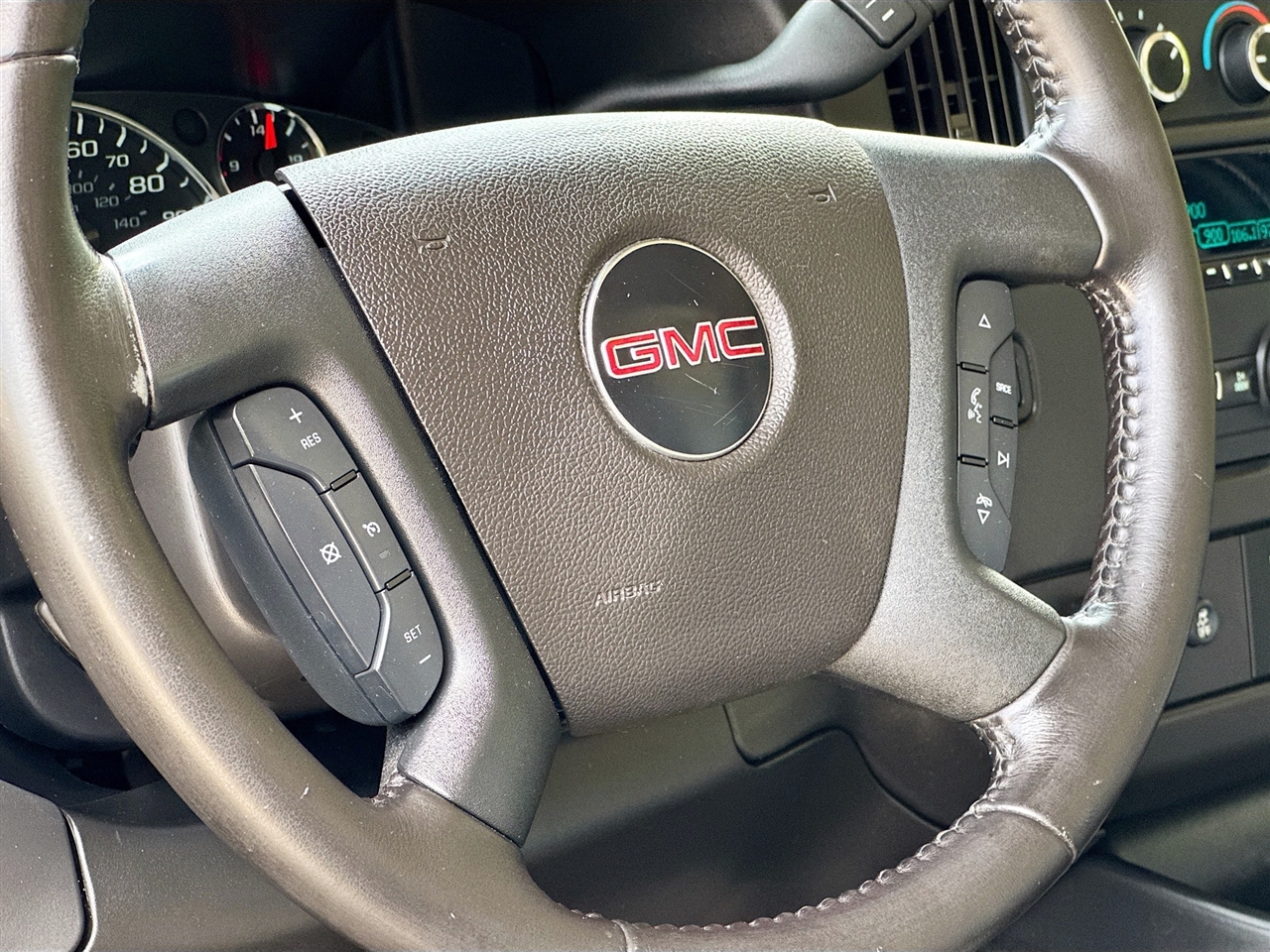 GMC Savana Commercial Cutaway 3500 Van 139" 2022