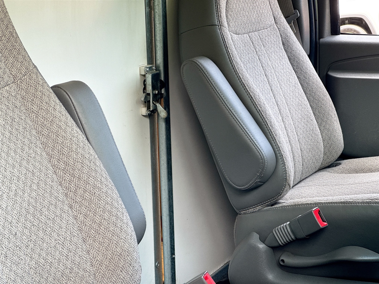 GMC Savana Commercial Cutaway 3500 Van 139" 2022