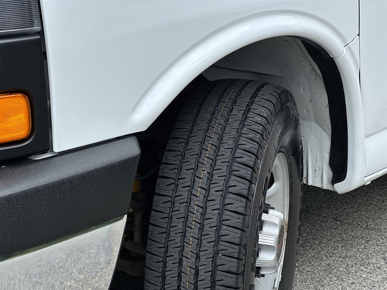 GMC Savana Commercial Cutaway 3500 Van 139" 2022