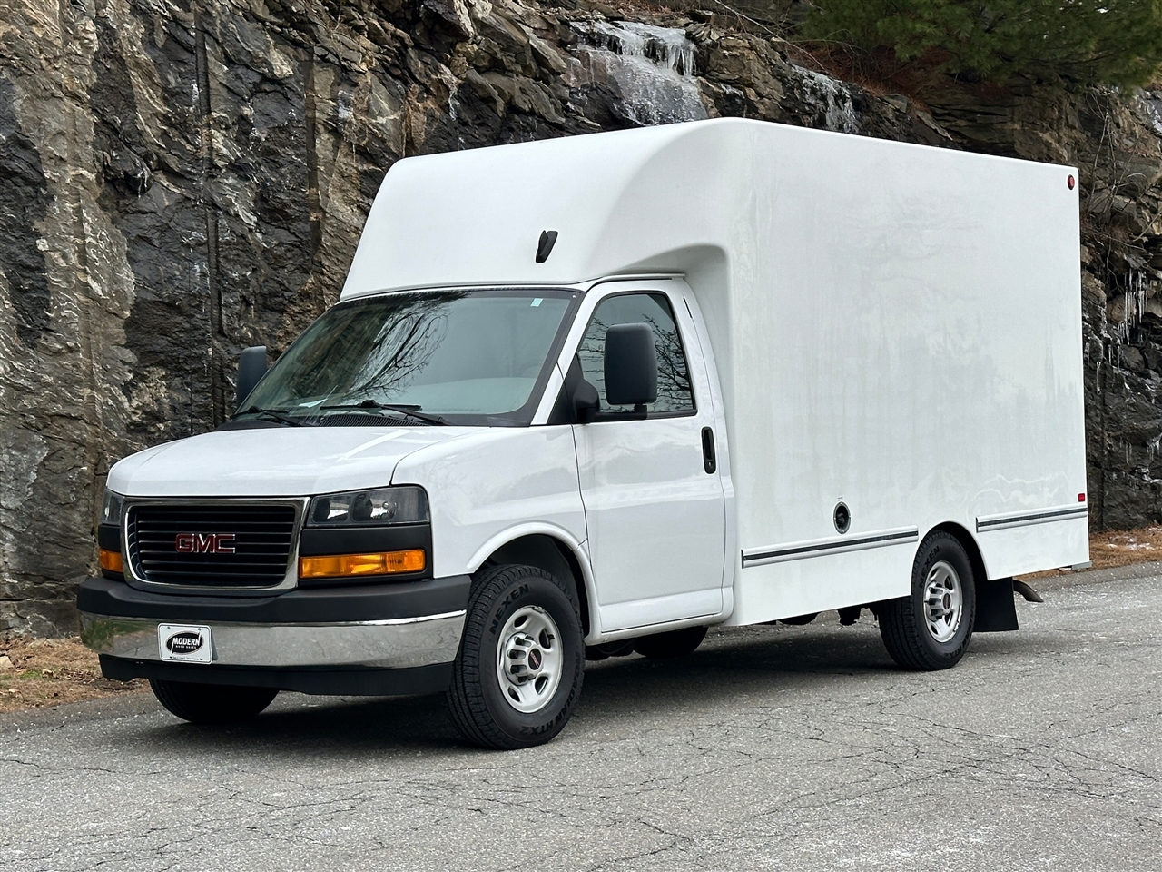 GMC Savana Commercial Cutaway 3500 Van 139" 2022