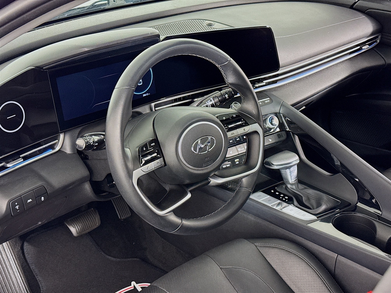 Hyundai Elantra Limited IVT 2023