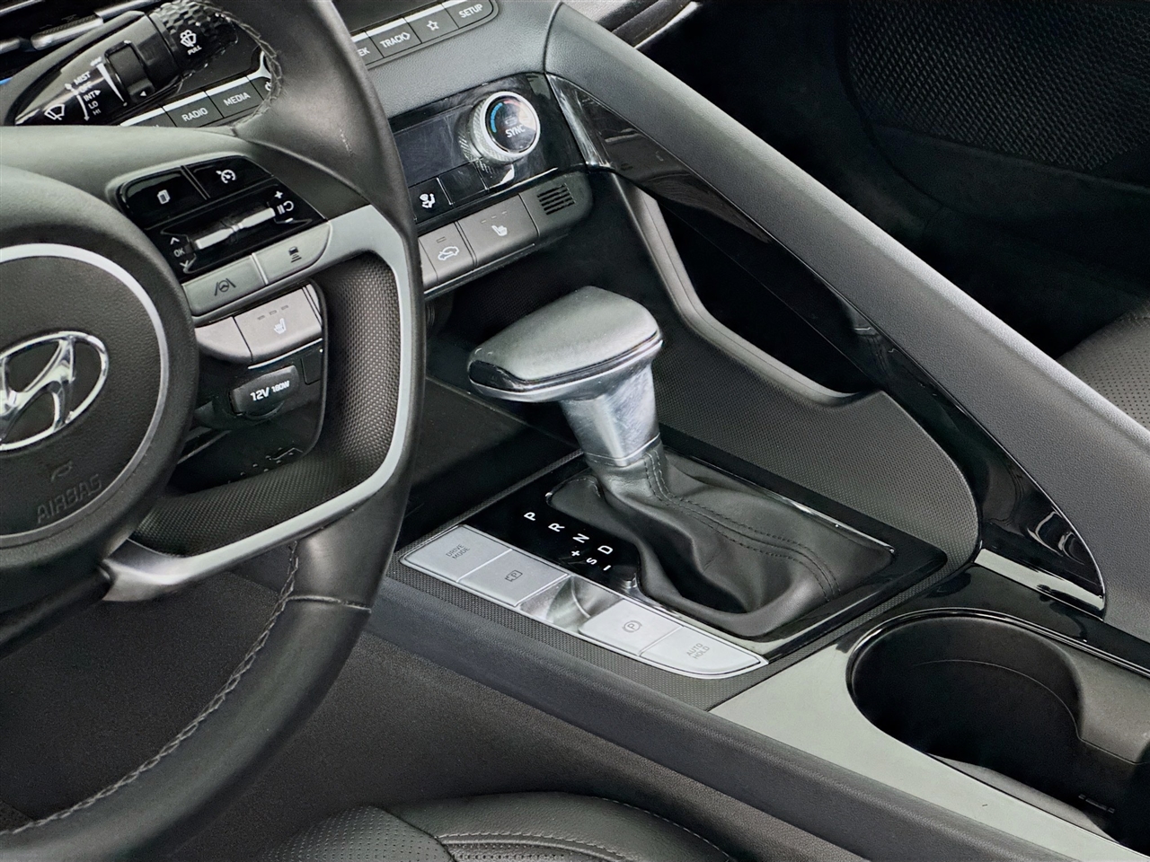 Hyundai Elantra Limited IVT 2023