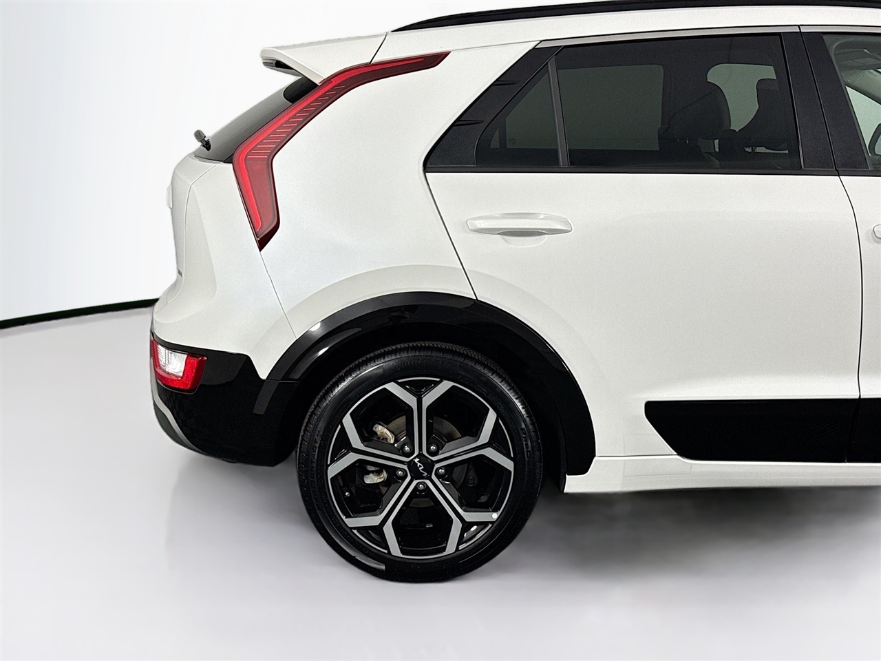 Kia Niro EX Touring FWD 2023