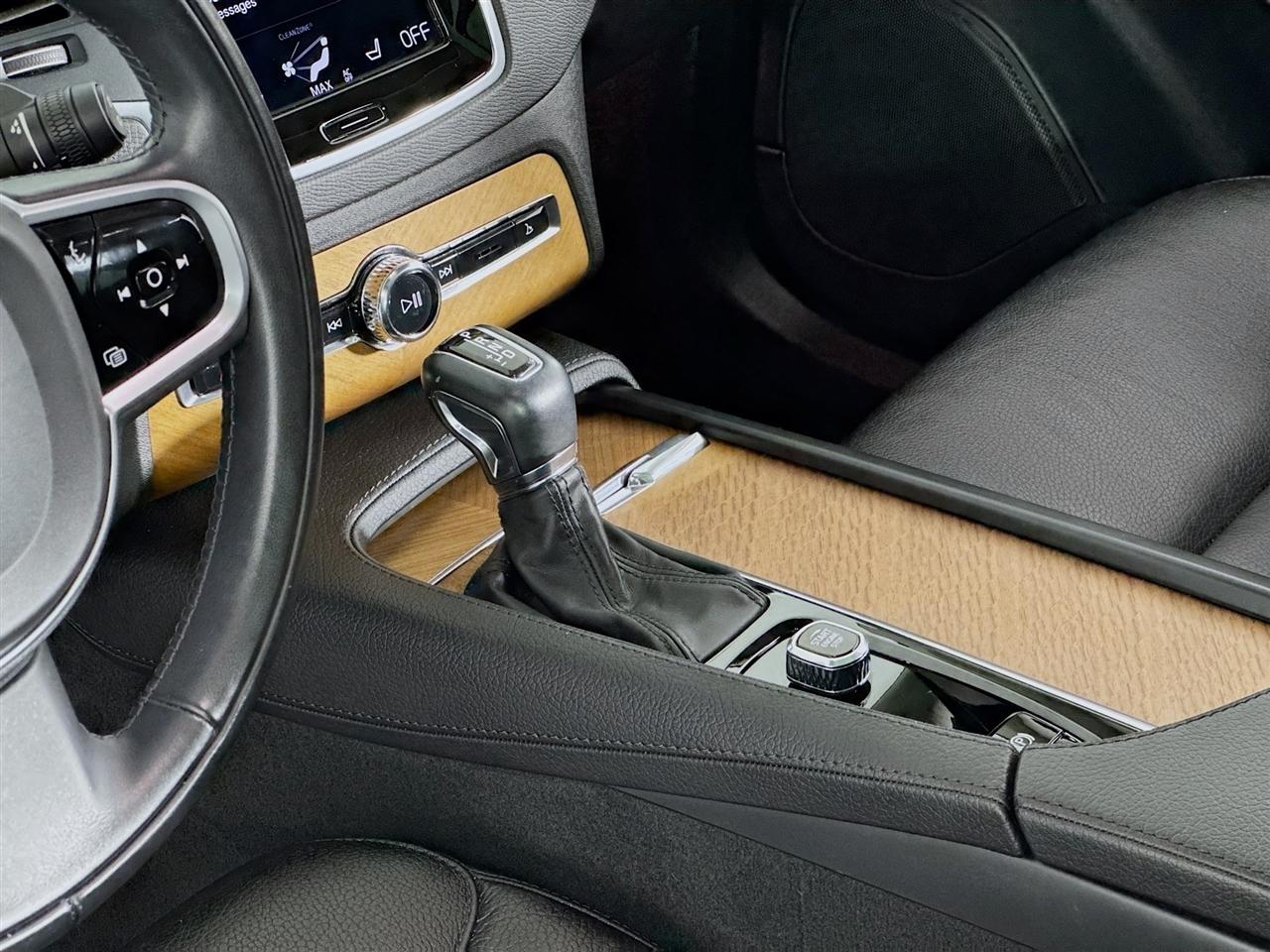 Volvo XC90 T5 AWD Momentum 7P 2022