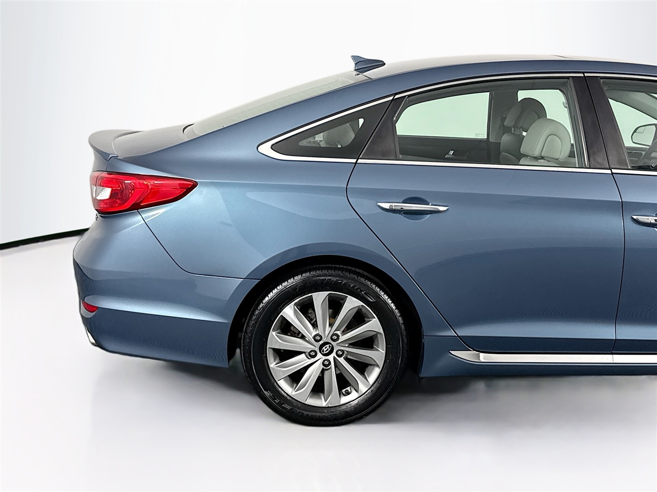 Hyundai Sonata Sport 2.4L PZEV 2017