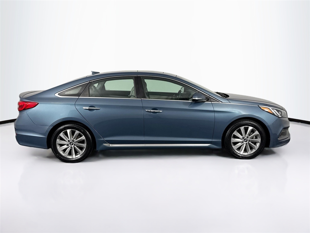 Hyundai Sonata Sport 2.4L PZEV 2017