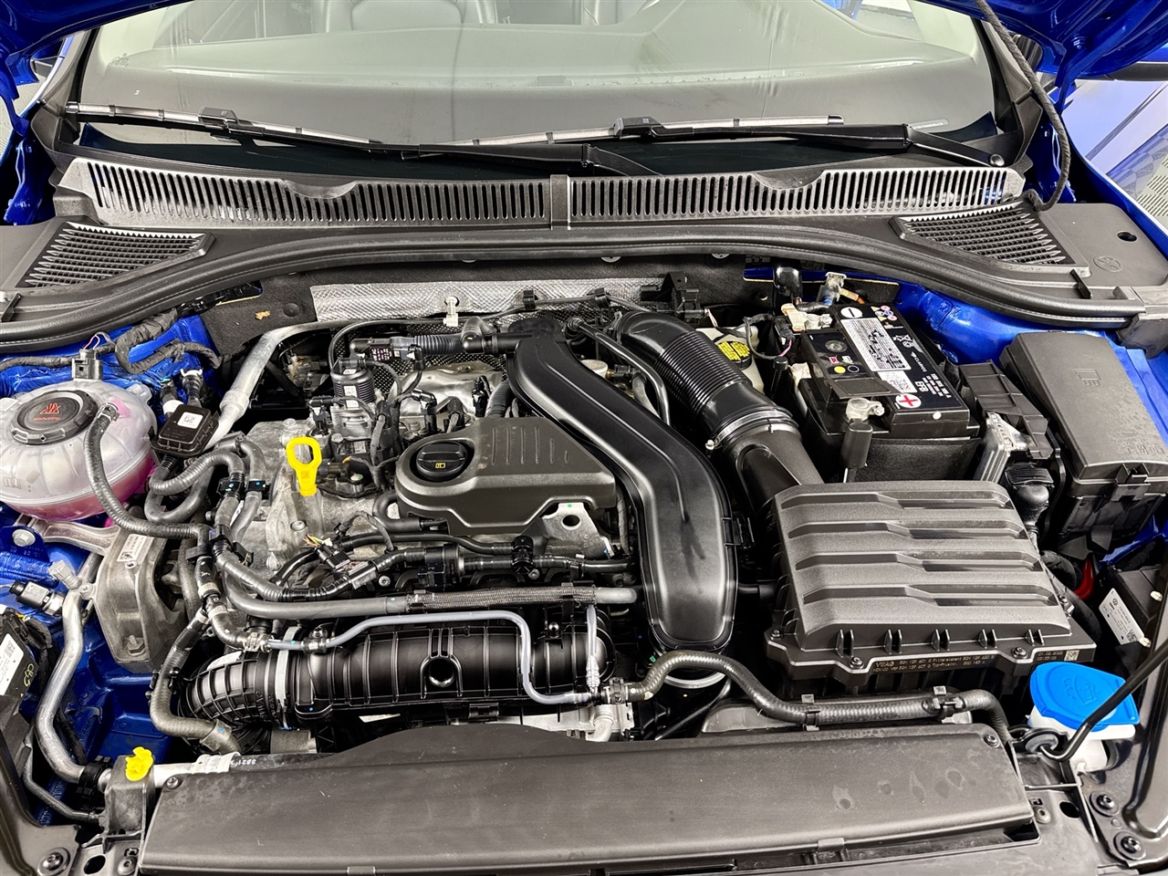 Volkswagen Jetta SE Auto 2022