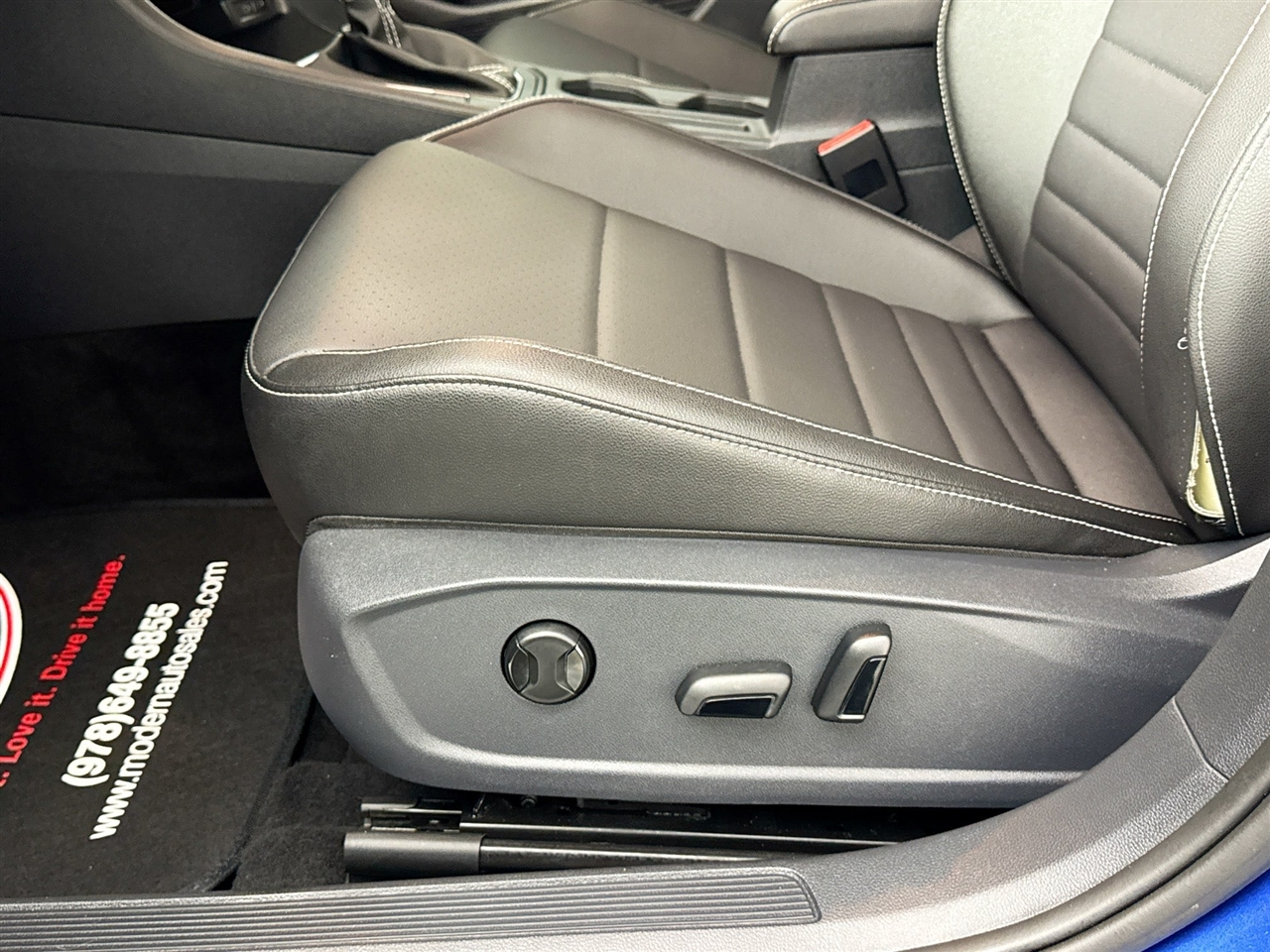 Volkswagen Jetta SE Auto 2022