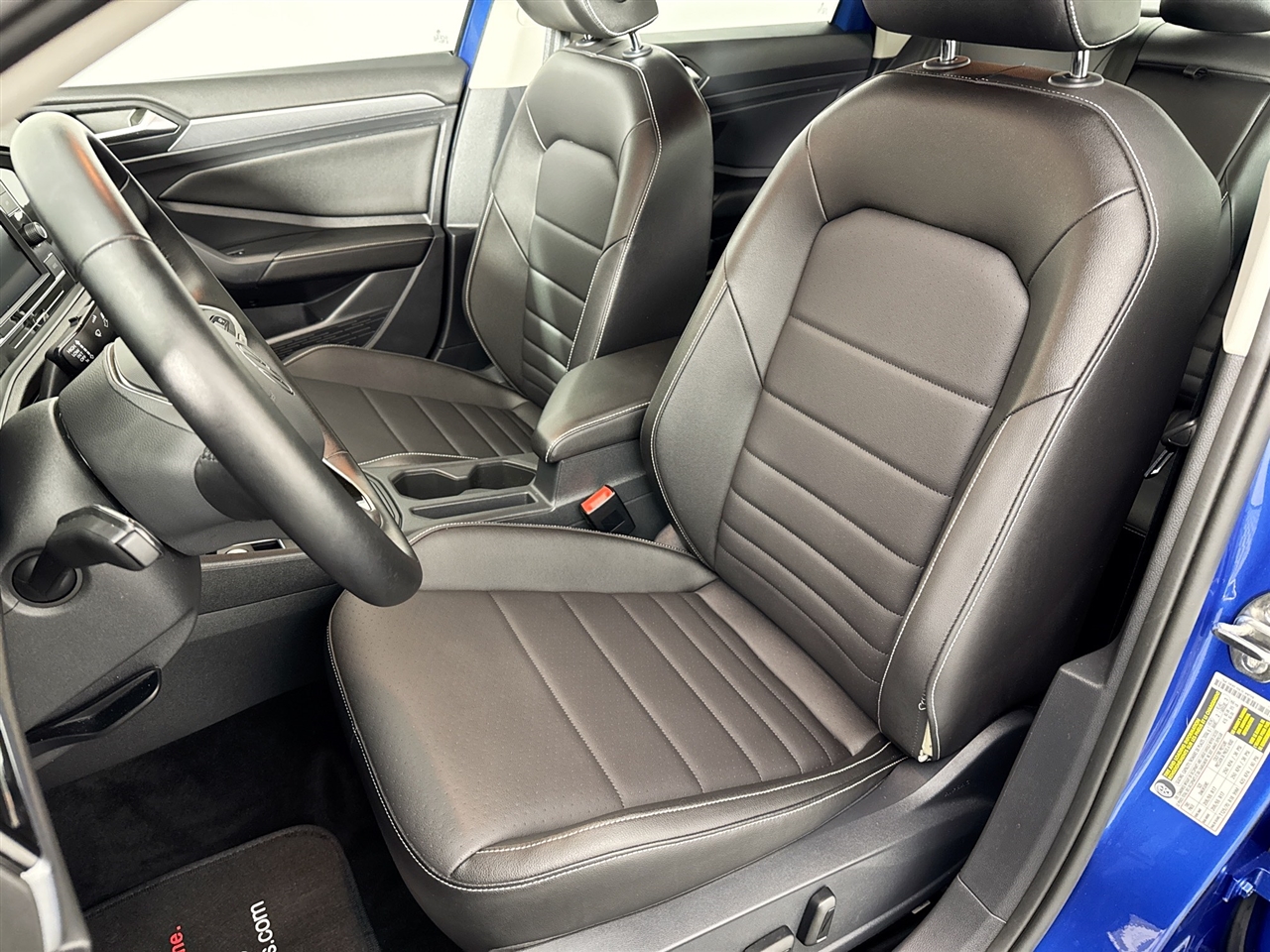 Volkswagen Jetta SE Auto 2022