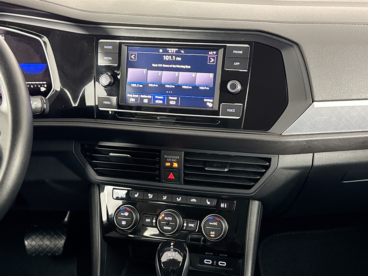 Volkswagen Jetta SE Auto 2022