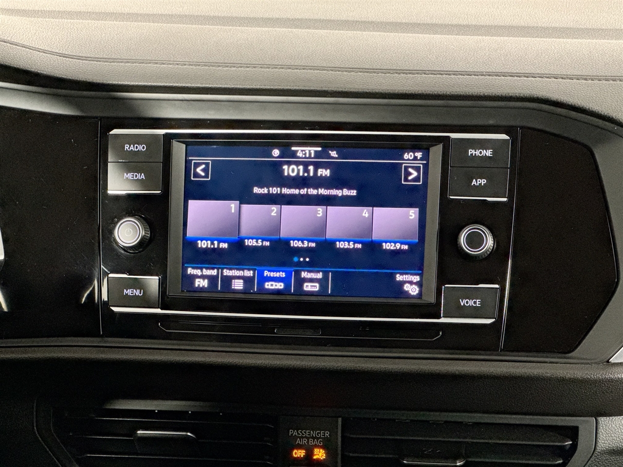 Volkswagen Jetta SE Auto 2022