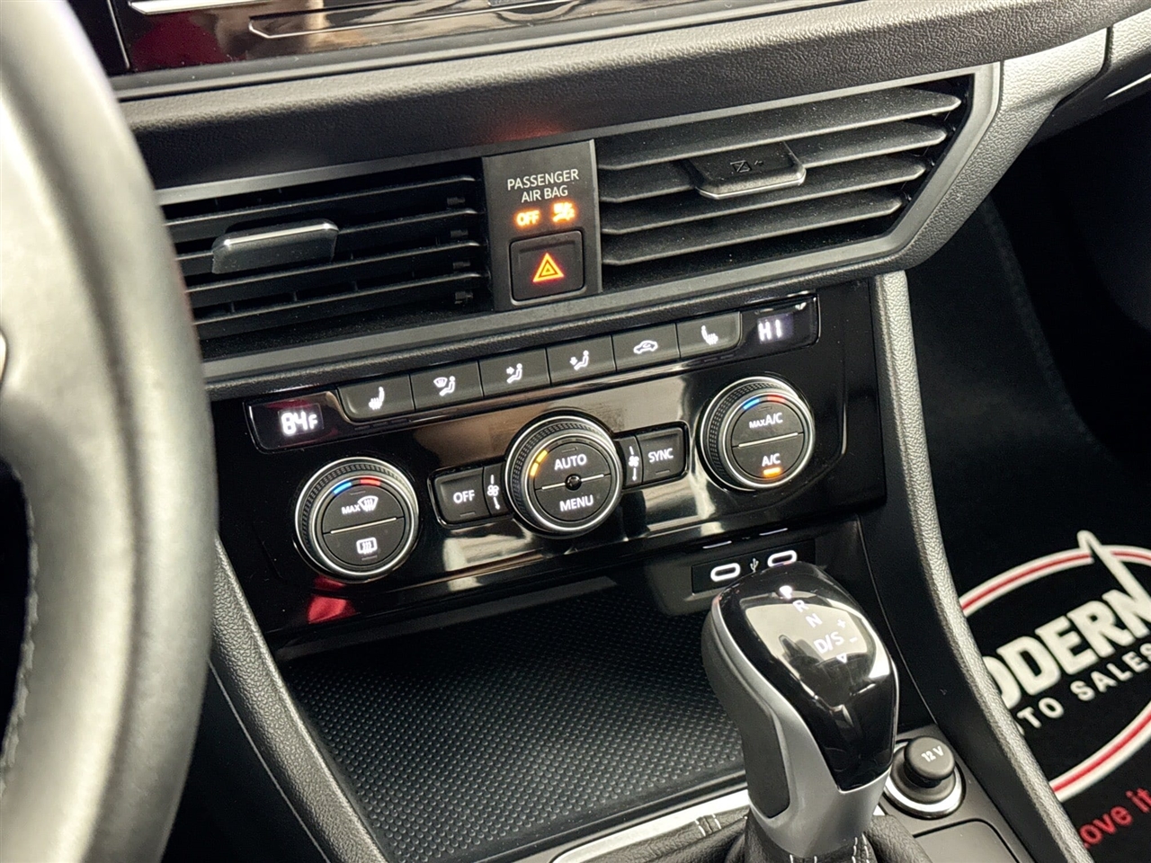 Volkswagen Jetta SE Auto 2022