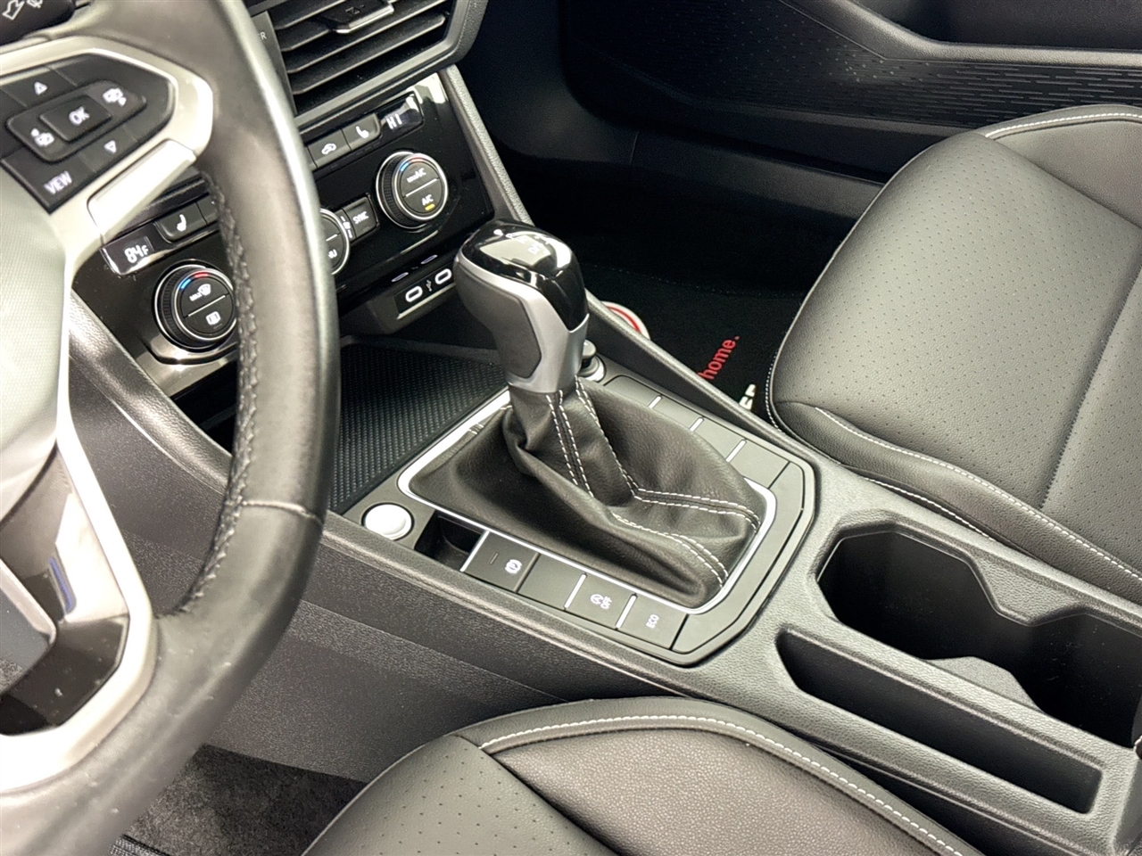 Volkswagen Jetta SE Auto 2022