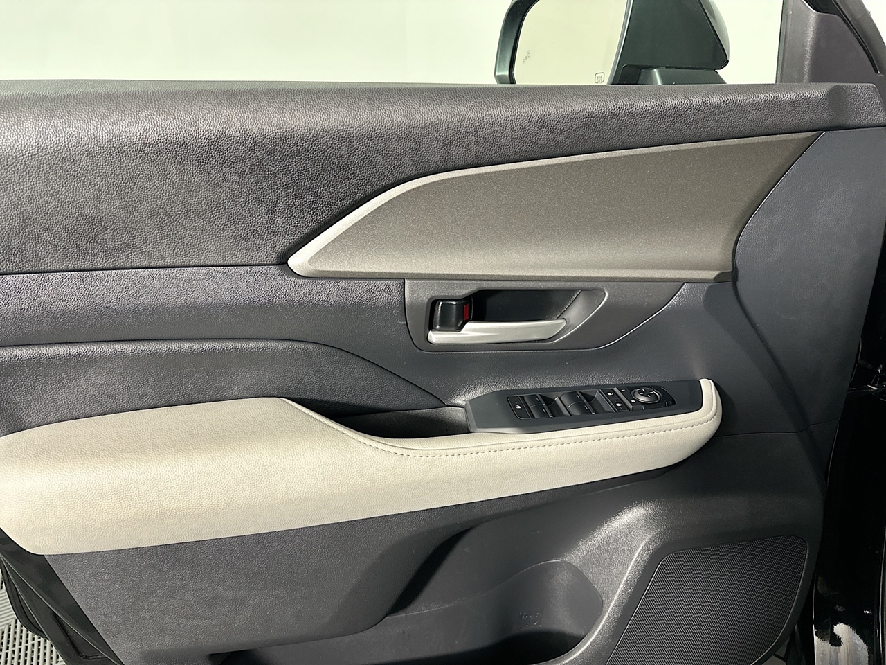 Toyota Grand Highlander Hybrid LE AWD (Natl) 2025