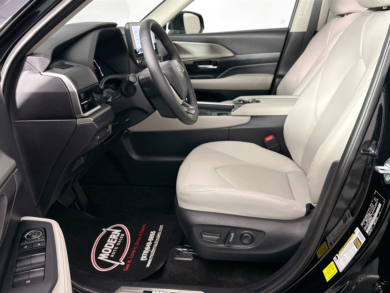 Toyota Grand Highlander Hybrid LE AWD (Natl) 2025