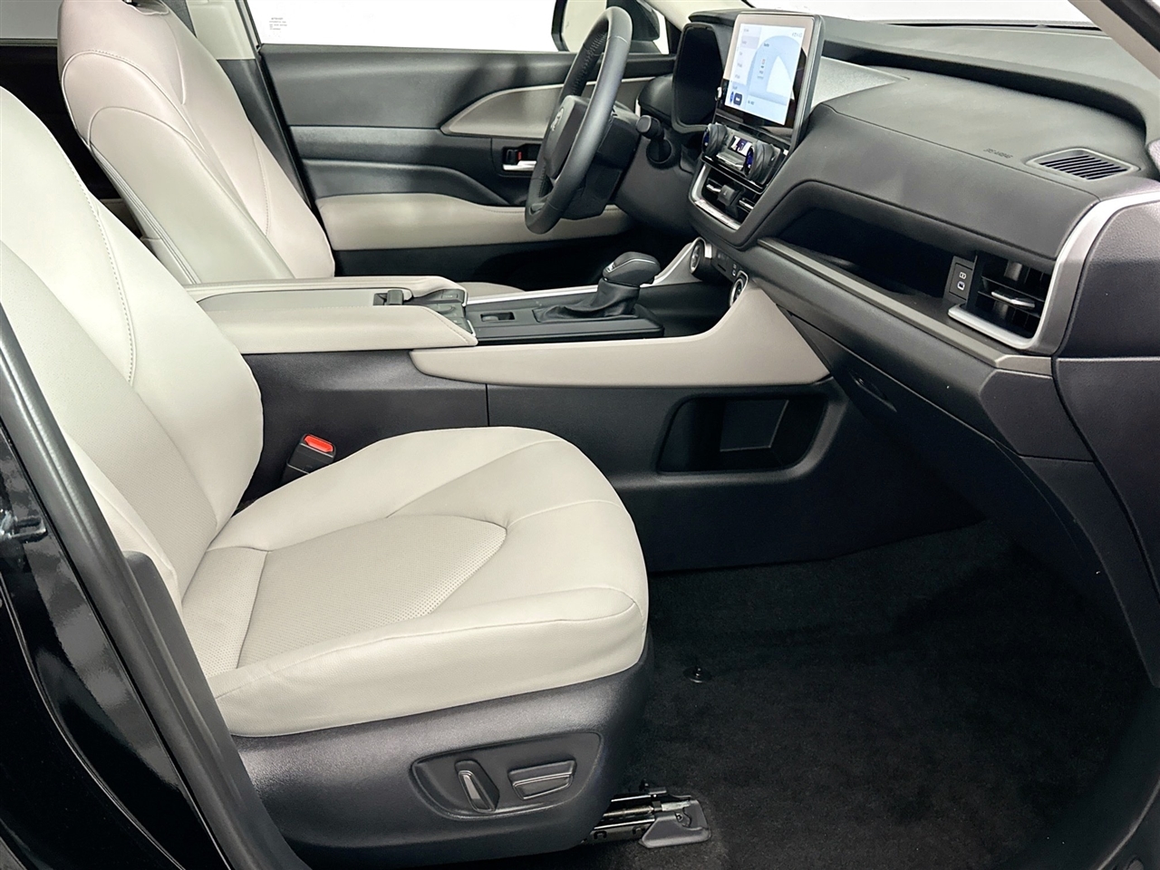 Toyota Grand Highlander Hybrid LE AWD (Natl) 2025