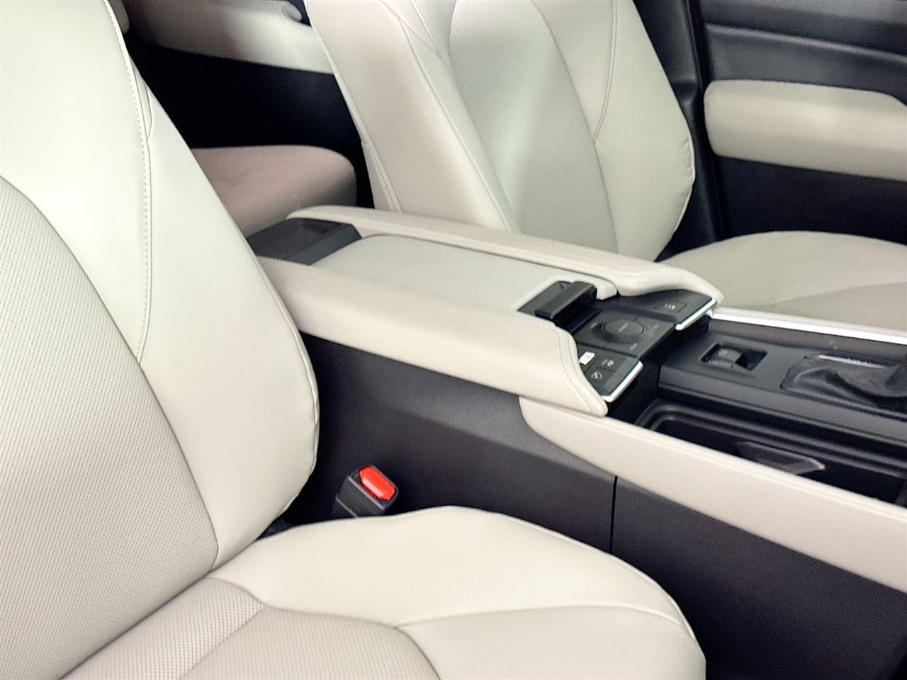 Toyota Grand Highlander Hybrid LE AWD (Natl) 2025