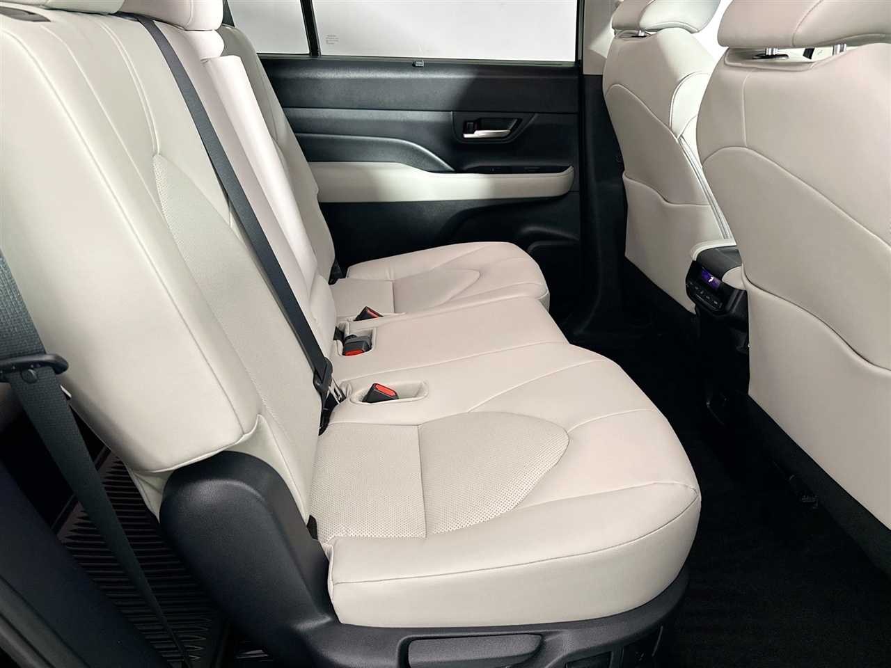 Toyota Grand Highlander Hybrid LE AWD (Natl) 2025