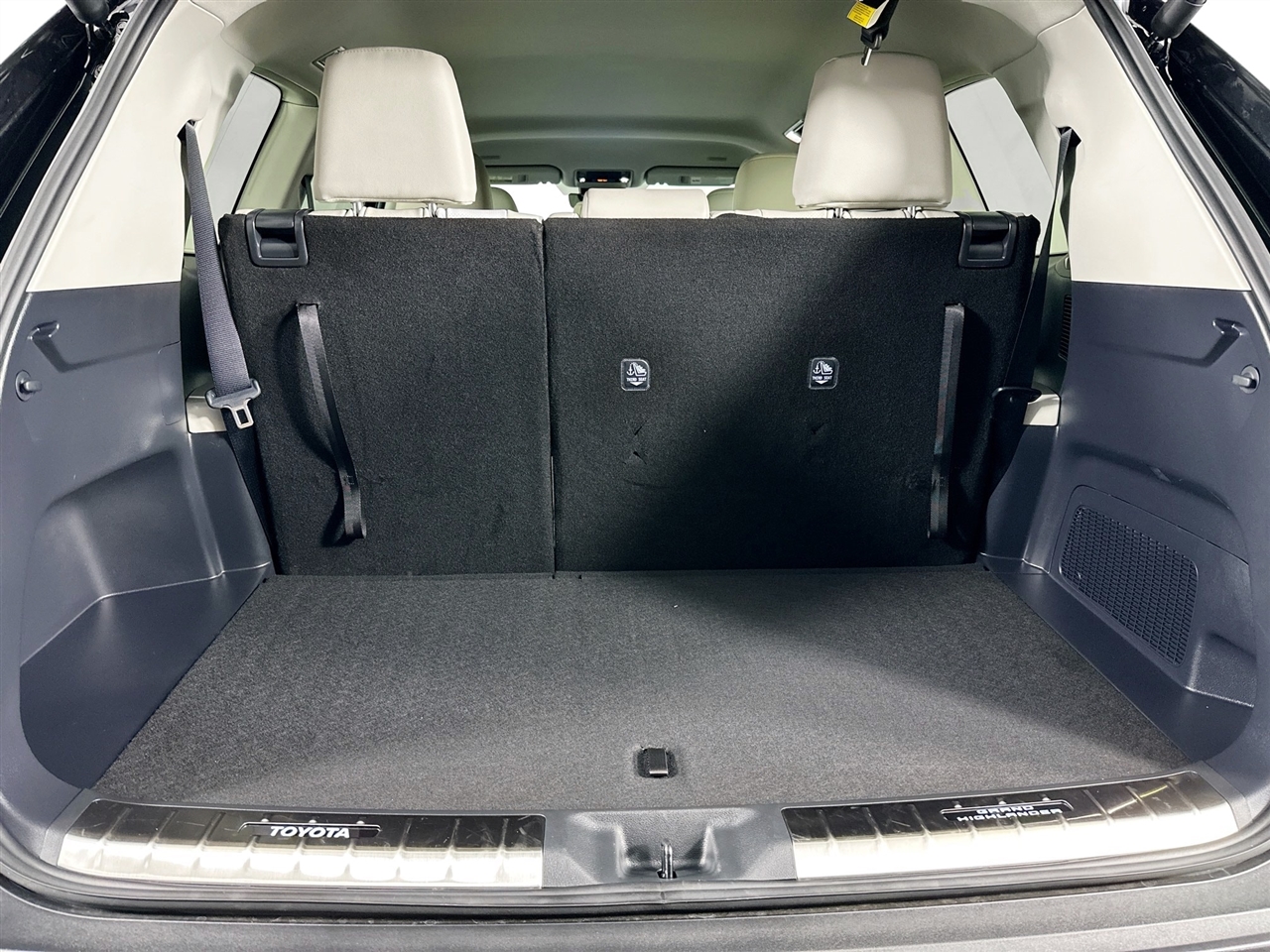 Toyota Grand Highlander Hybrid LE AWD (Natl) 2025