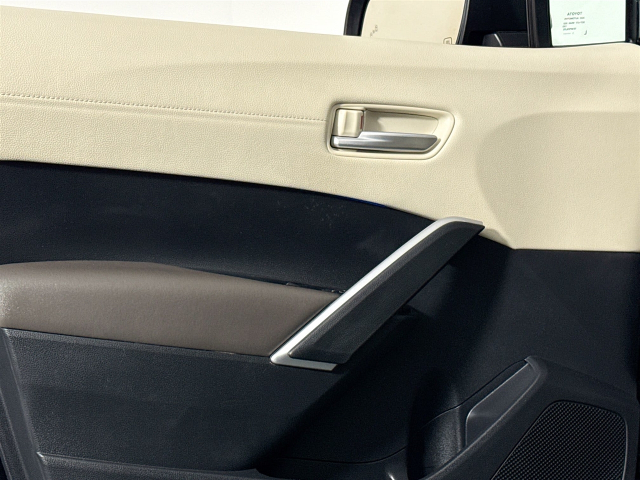 Toyota Corolla Cross XLE 4WD (Natl) 2022