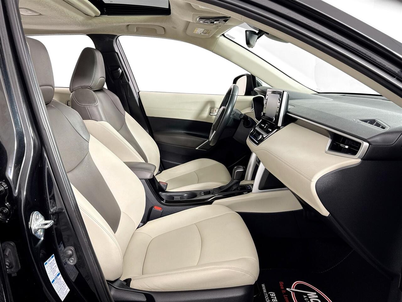 Toyota Corolla Cross XLE 4WD (Natl) 2022