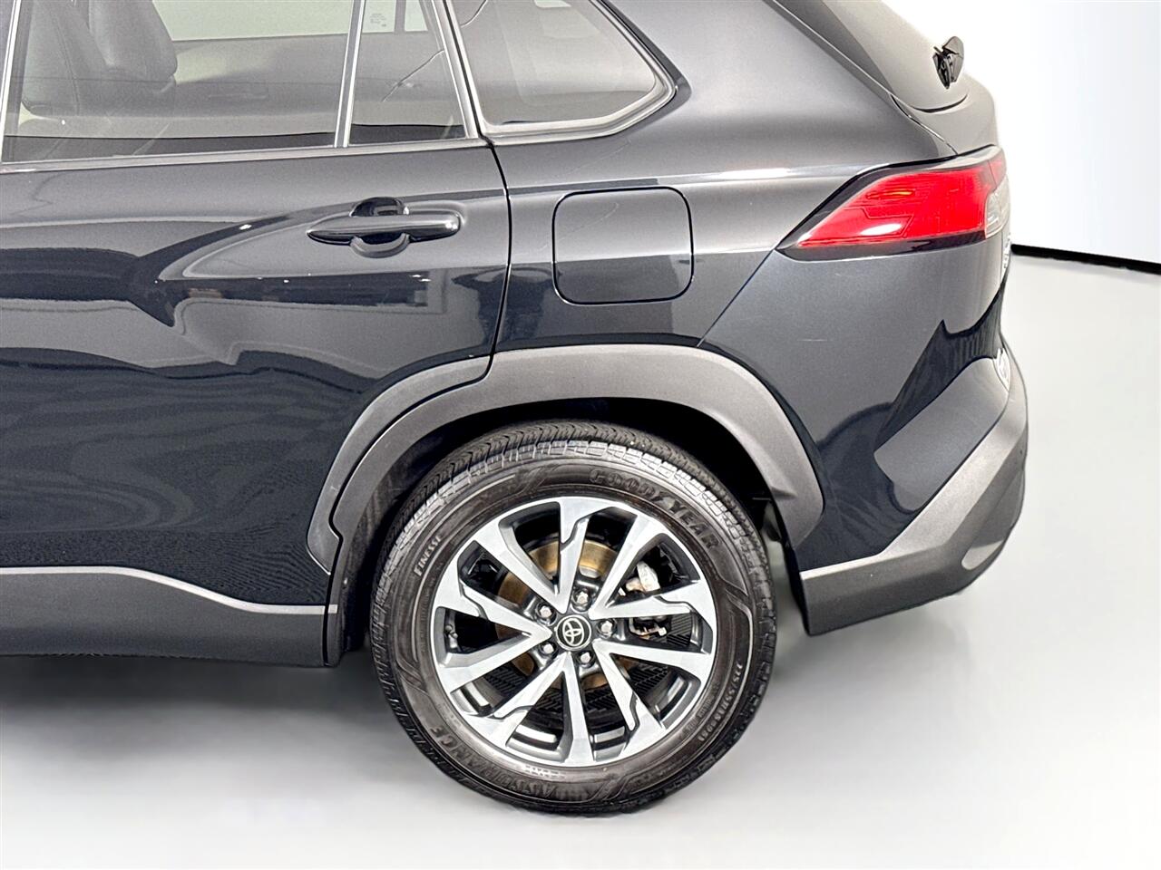 Toyota Corolla Cross XLE 4WD (Natl) 2022