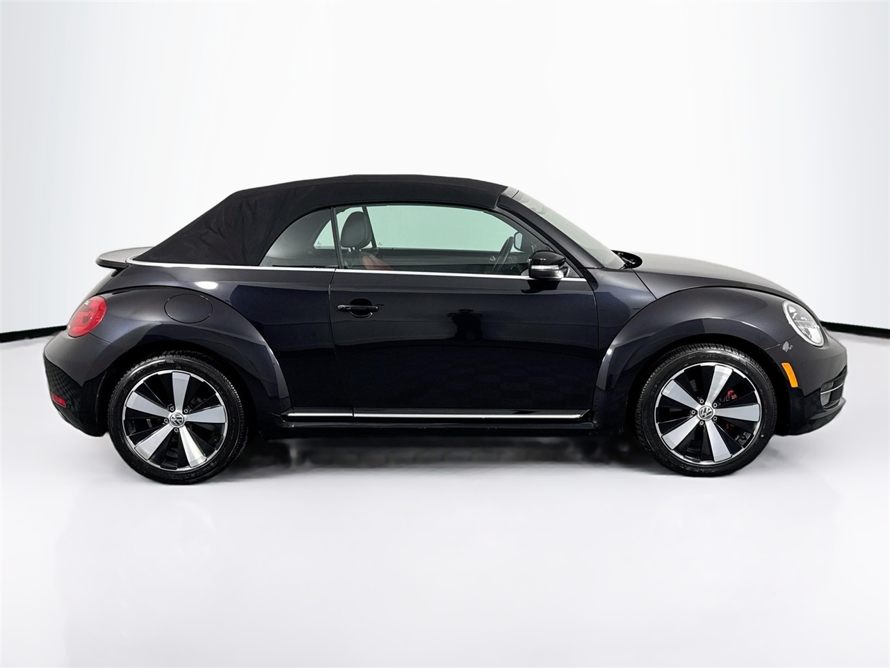 Volkswagen Beetle Convertible 2dr Man 2.0T PZEV *Ltd Avail* 2013