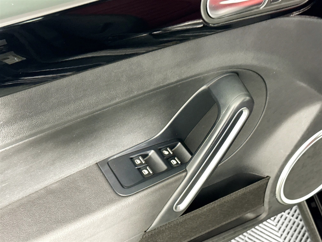 Volkswagen Beetle Convertible 2dr Man 2.0T PZEV *Ltd Avail* 2013