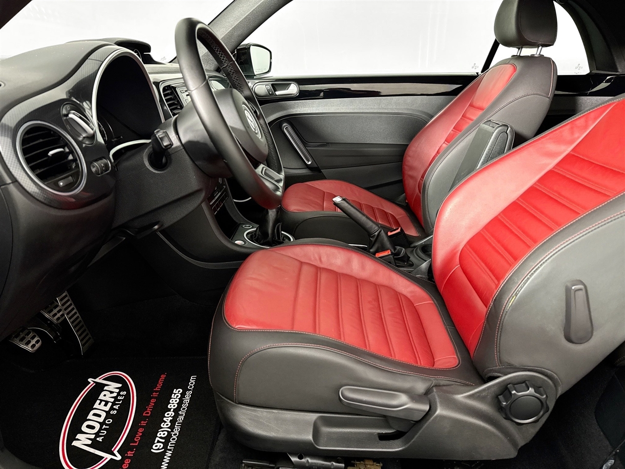 Volkswagen Beetle Convertible 2dr Man 2.0T PZEV *Ltd Avail* 2013