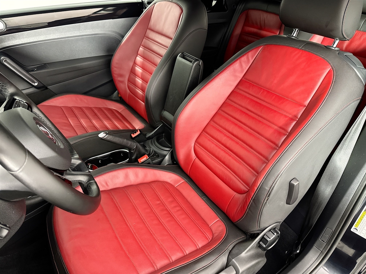 Volkswagen Beetle Convertible 2dr Man 2.0T PZEV *Ltd Avail* 2013