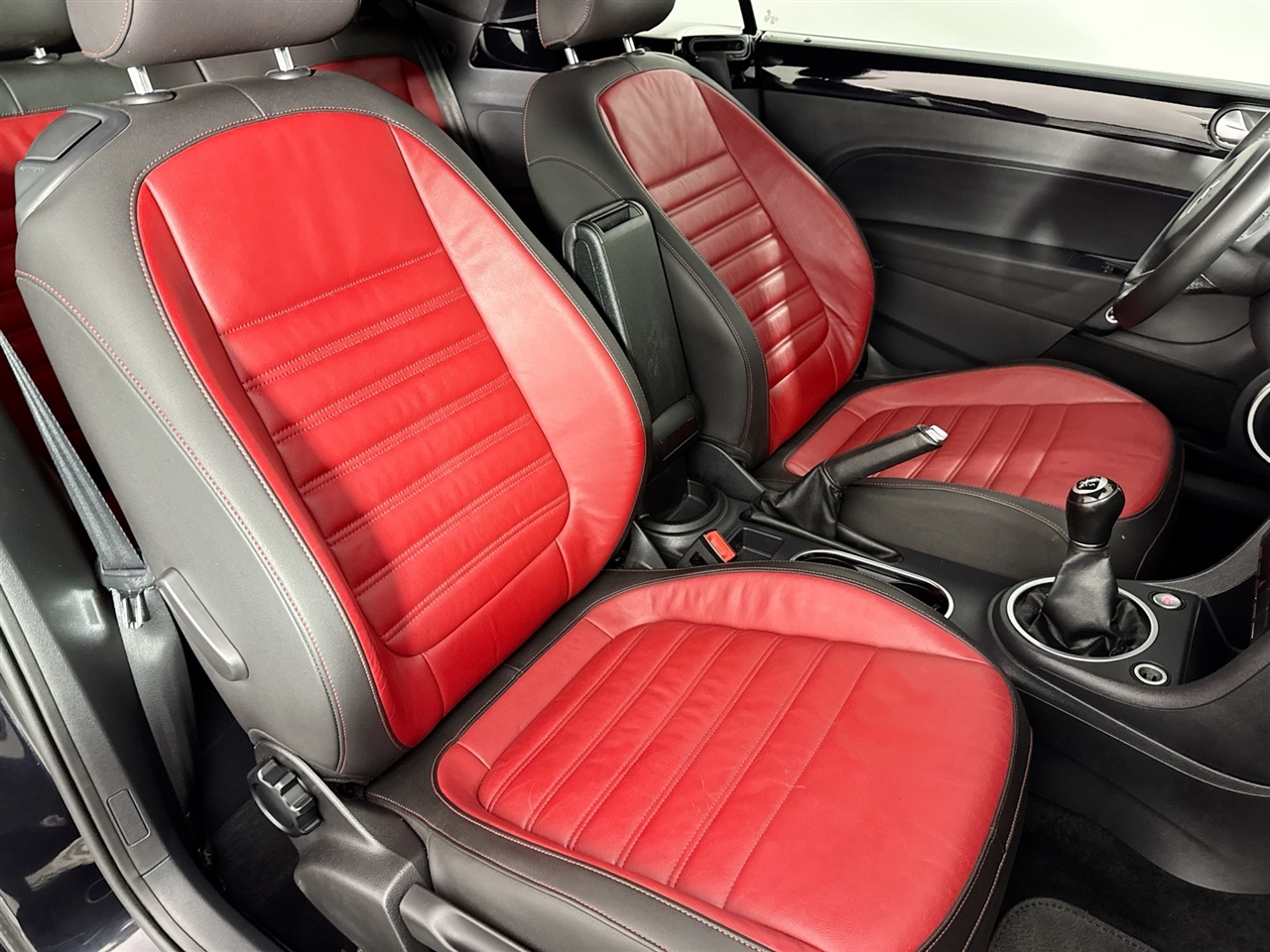 Volkswagen Beetle Convertible 2dr Man 2.0T PZEV *Ltd Avail* 2013