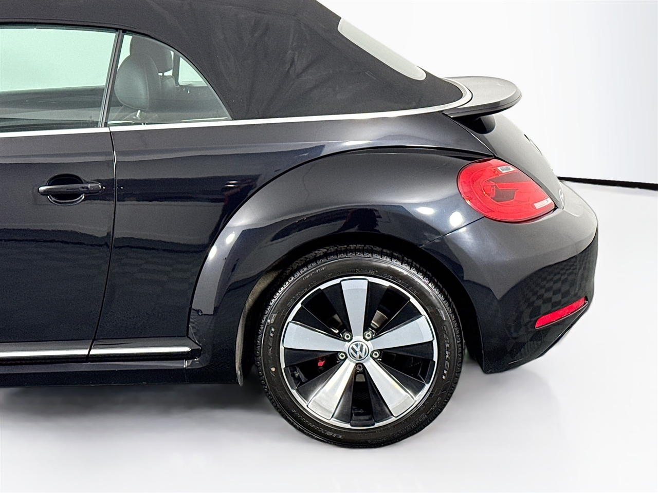 Volkswagen Beetle Convertible 2dr Man 2.0T PZEV *Ltd Avail* 2013