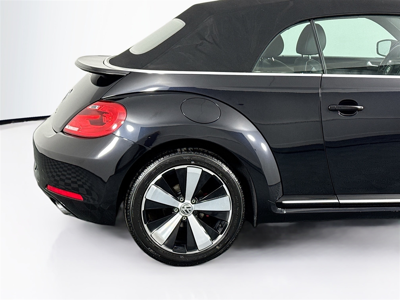 Volkswagen Beetle Convertible 2dr Man 2.0T PZEV *Ltd Avail* 2013
