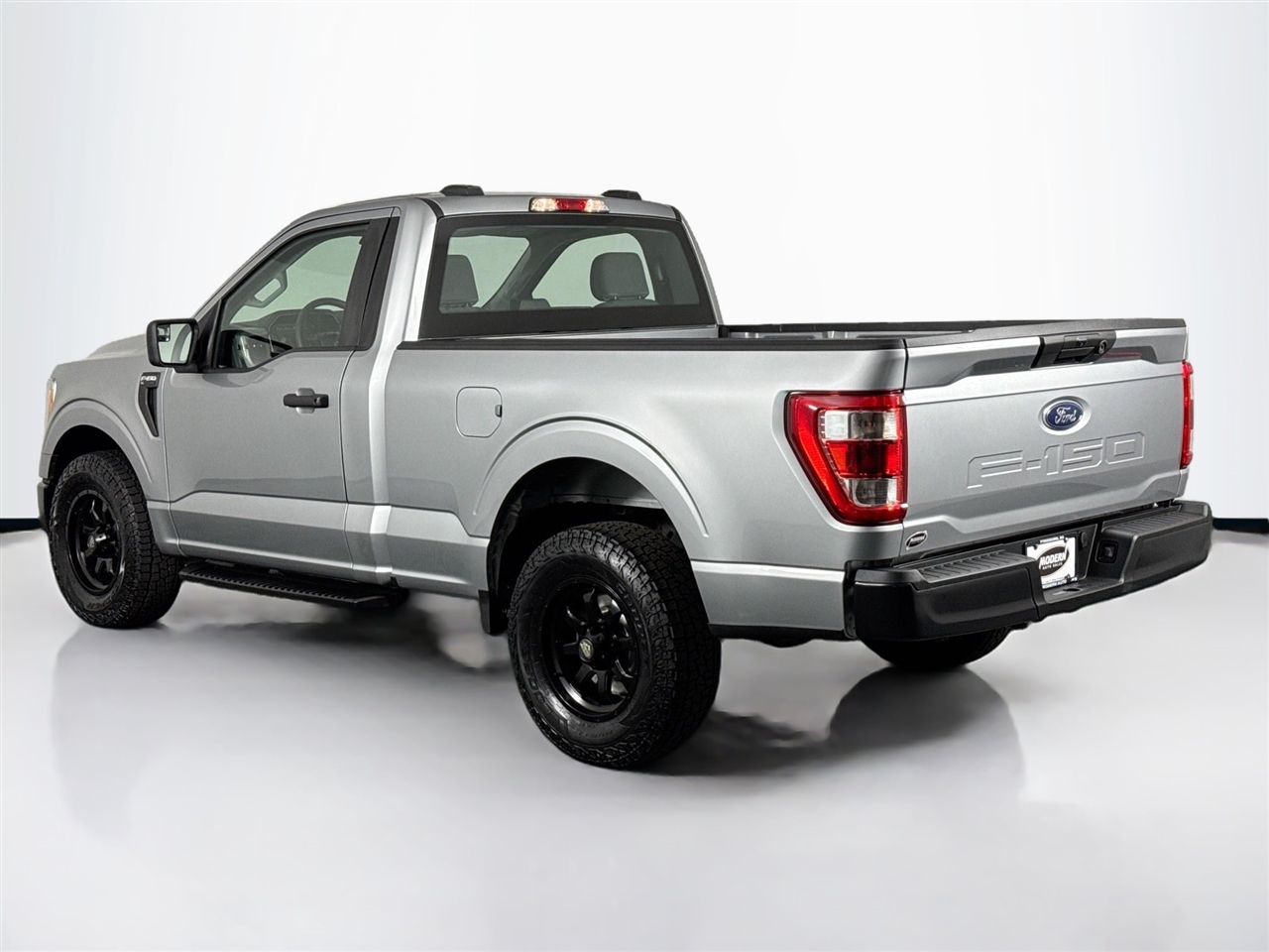 Ford F-150 XLT 2WD Reg Cab 8' Box 2022