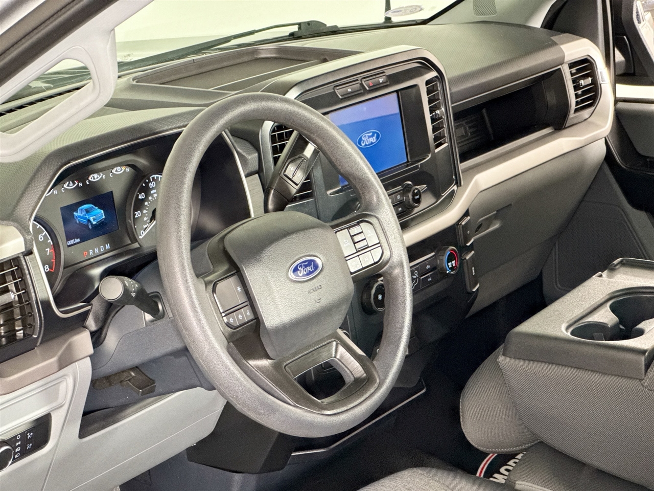 Ford F-150 XLT 2WD Reg Cab 8' Box 2022