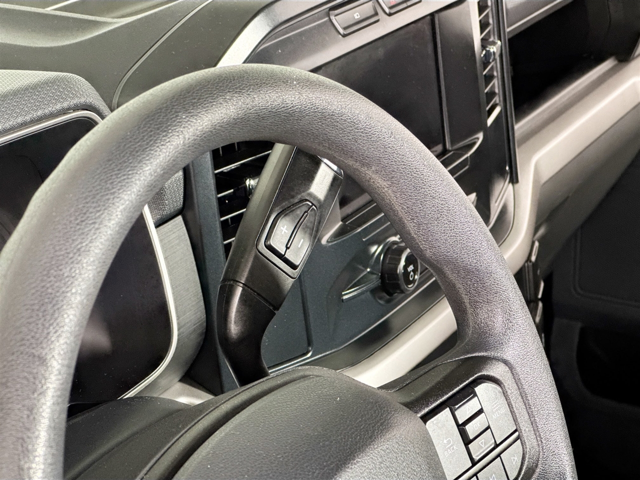 Ford F-150 XLT 2WD Reg Cab 8' Box 2022