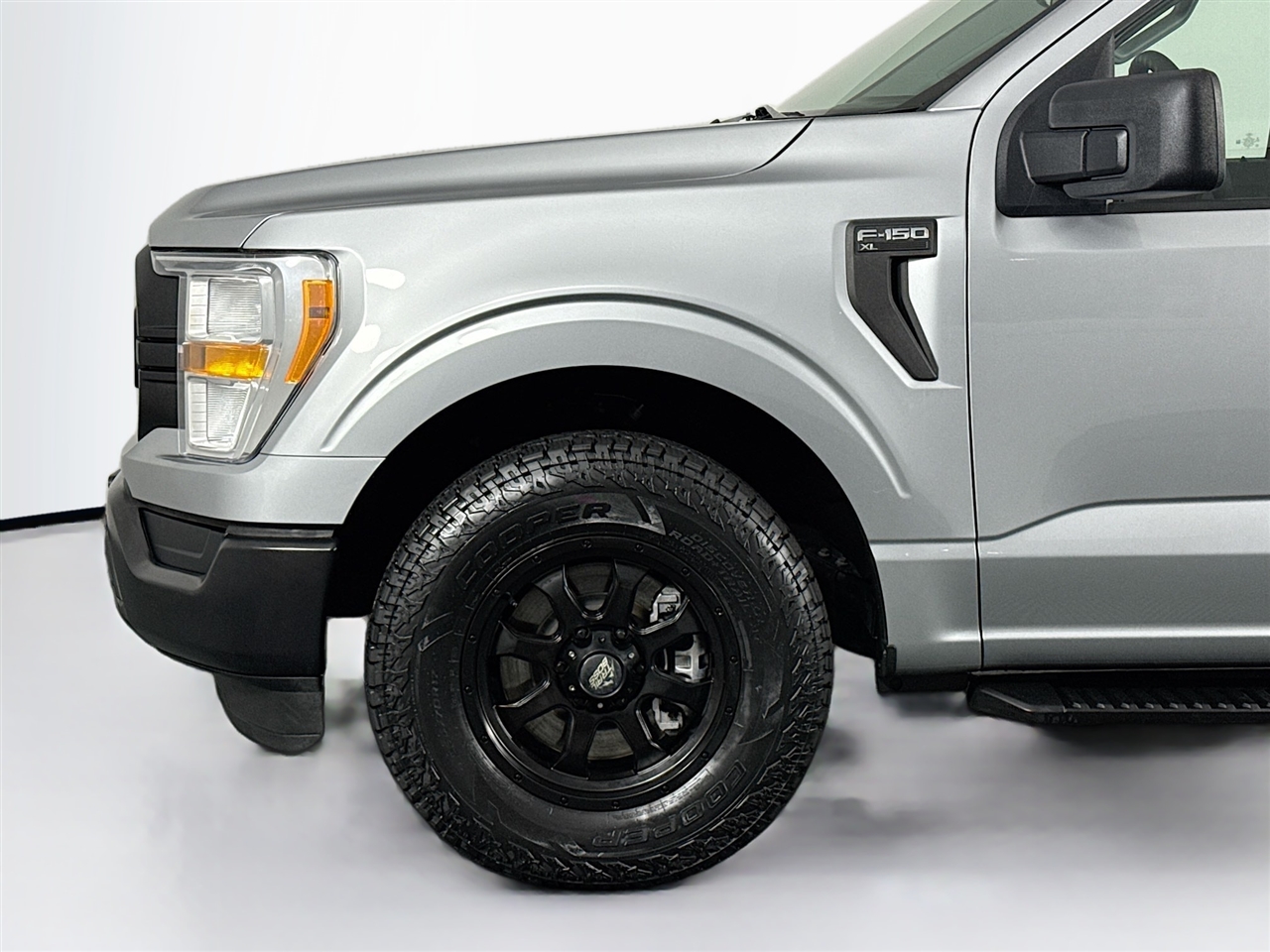 Ford F-150 XLT 2WD Reg Cab 8' Box 2022