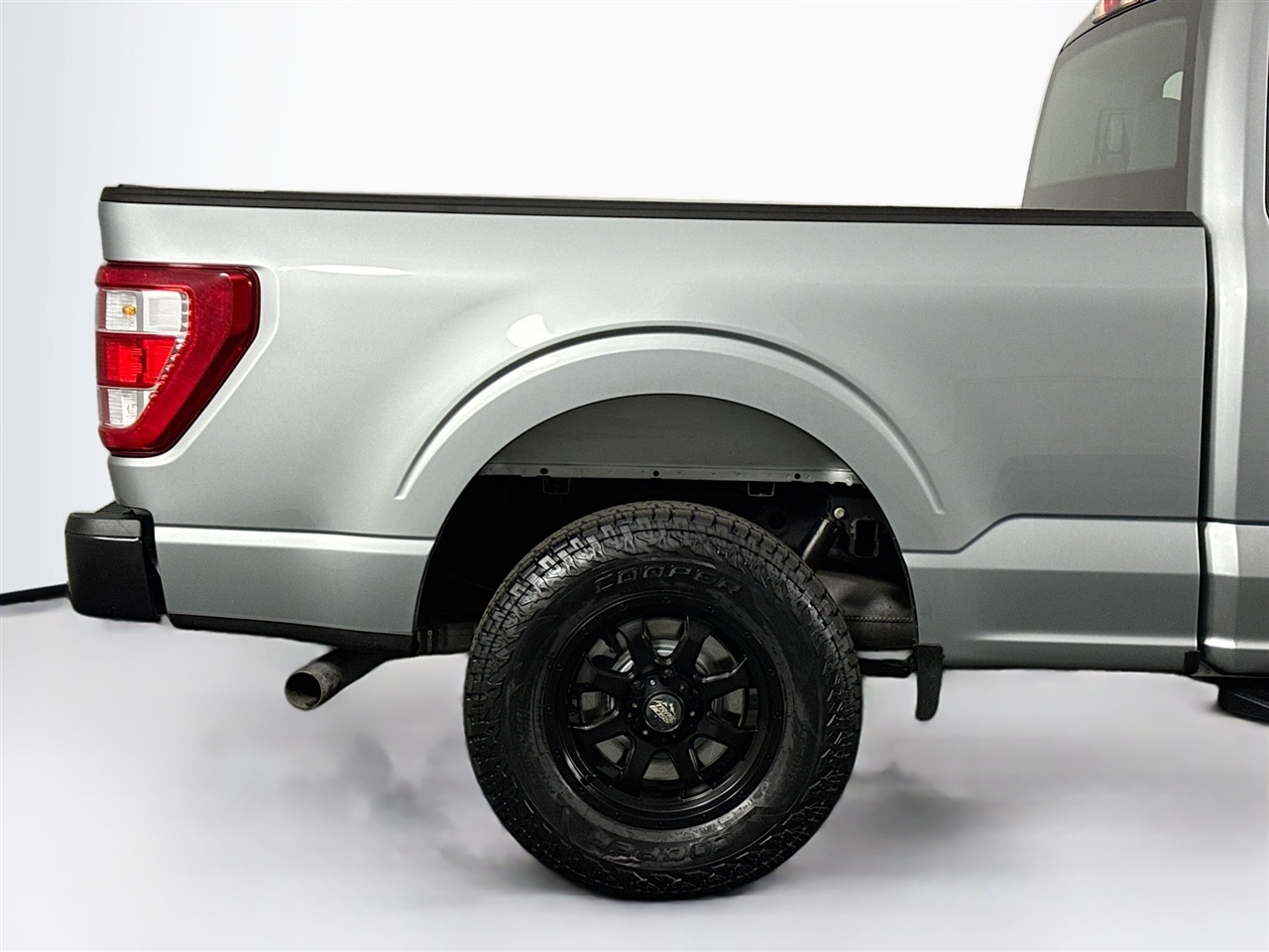 Ford F-150 XLT 2WD Reg Cab 8' Box 2022