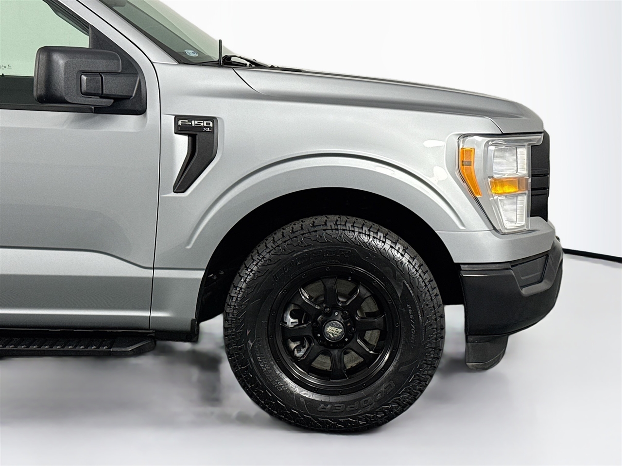 Ford F-150 XLT 2WD Reg Cab 8' Box 2022