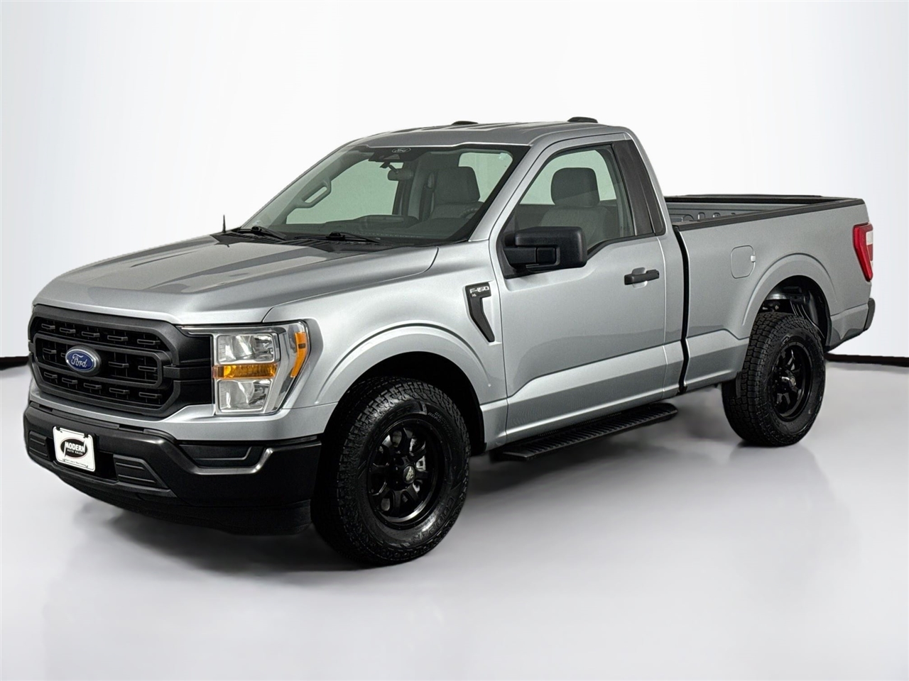 Ford F-150 XLT 2WD Reg Cab 8' Box 2022