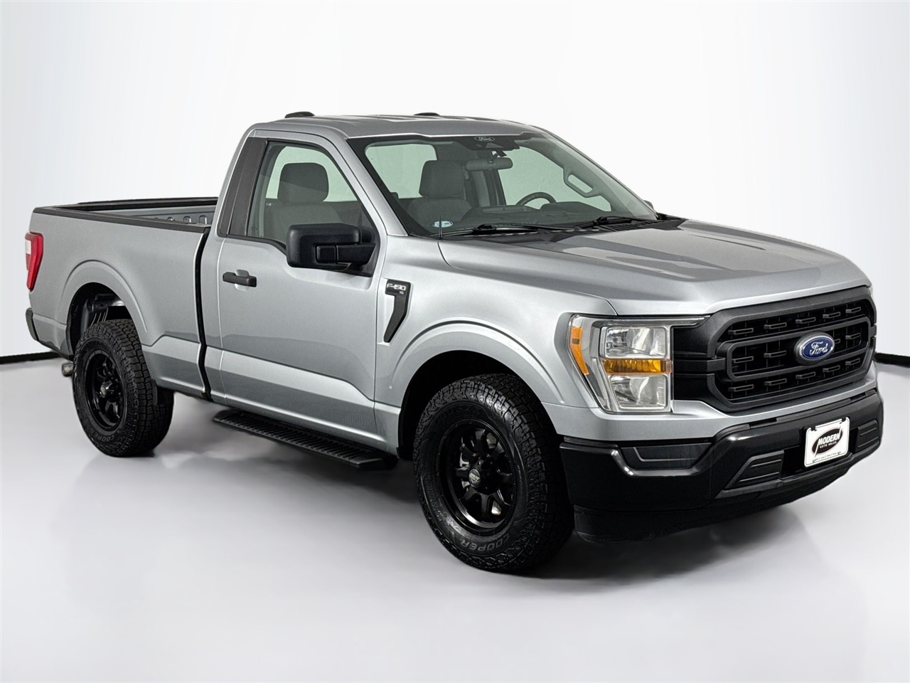 Ford F-150 XLT 2WD Reg Cab 8' Box 2022