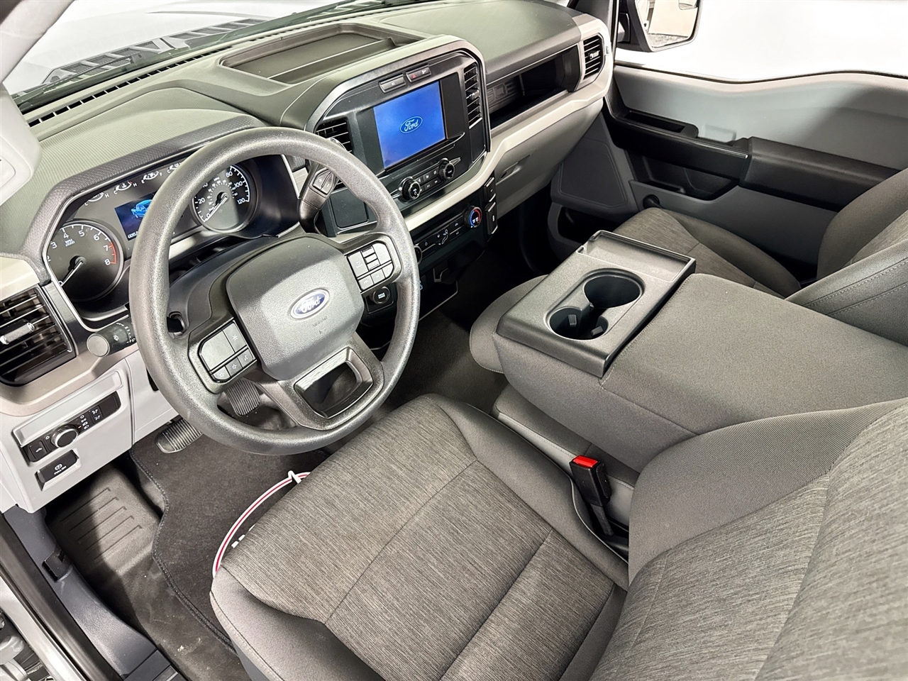 Ford F-150 XLT 2WD Reg Cab 8' Box 2022